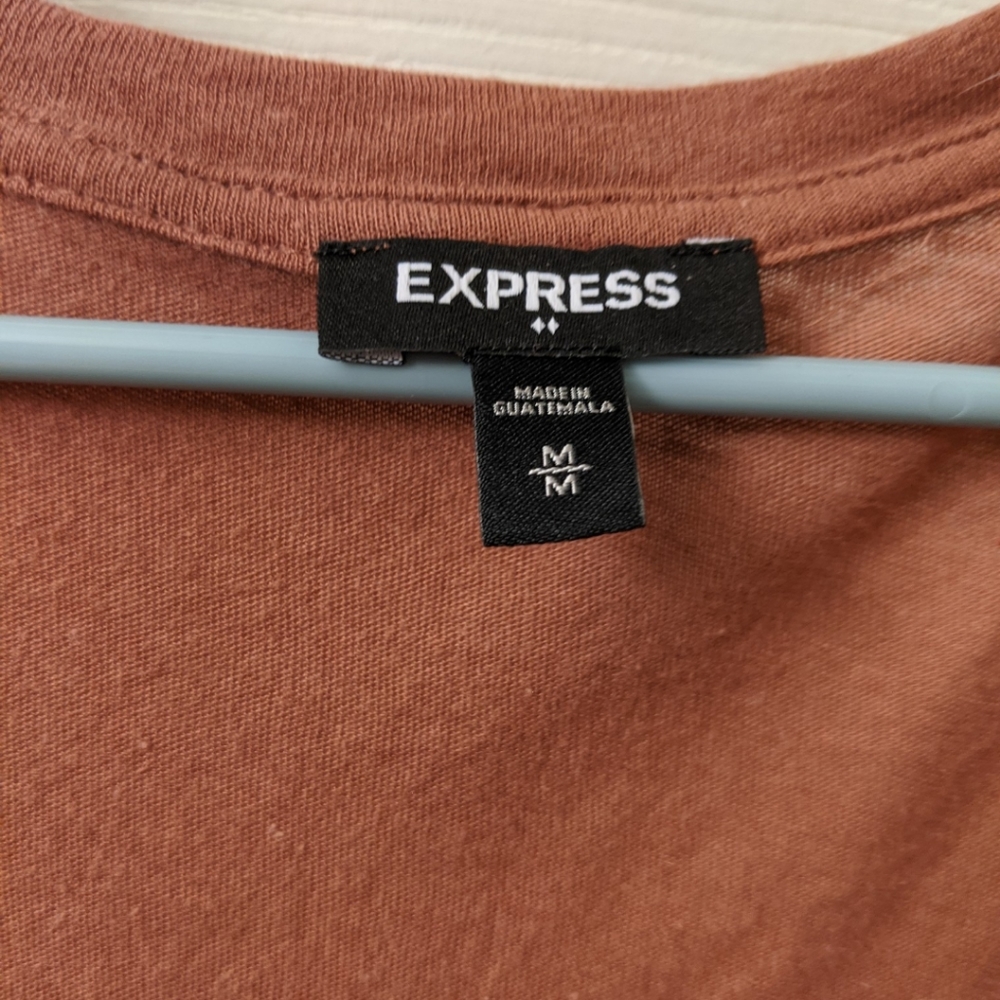 Express vneck - Picture 3 of 3